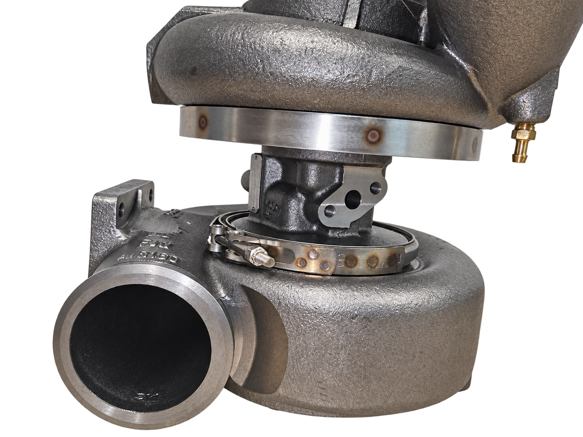 741155-5002S turbocharger — housing and center section detail
